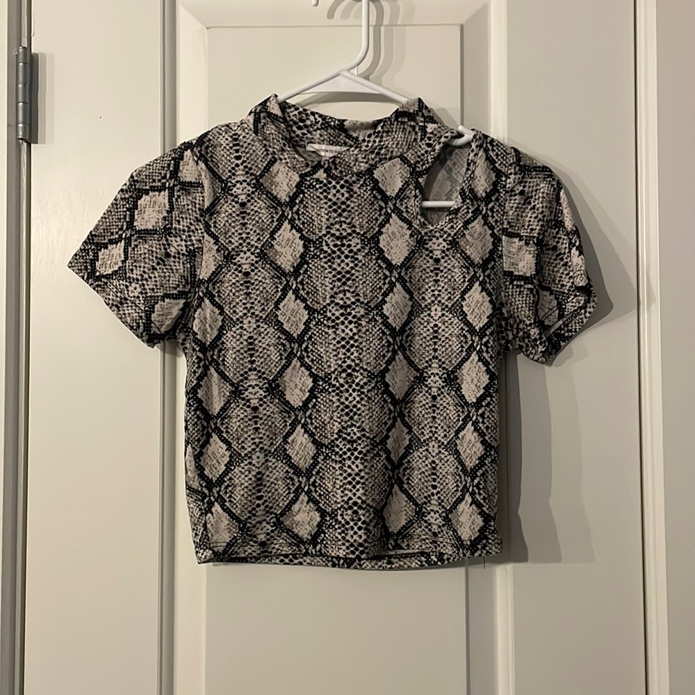CAUTION TO THE WIND Size Small